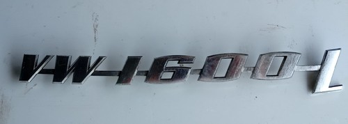 1600 rear badge - l, script