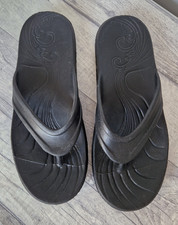 Skechers Beaching It Black Flip Flops Size 7-8 Hardly Worn Very Comfy Waterproof