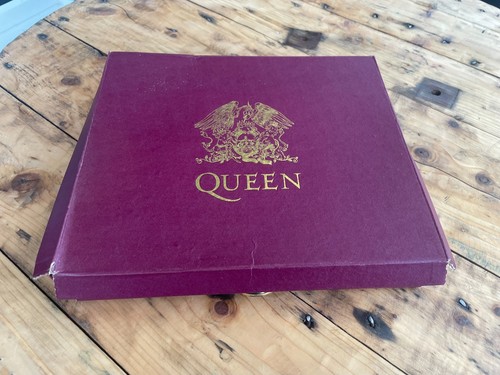Queen box tricks - –,