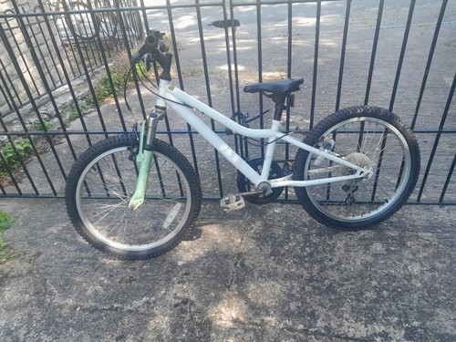 Apollo childs bike