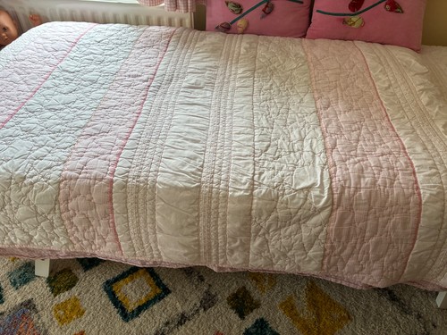 Laura ashley single - laura,