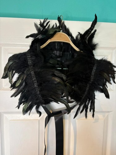 Black feather cape - black, collar