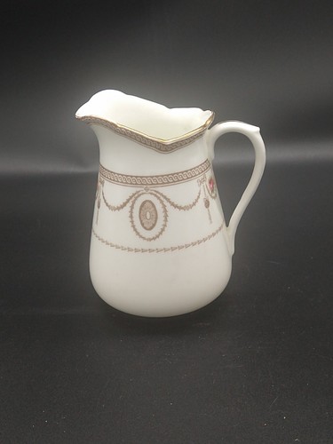 Royal doulton antique - royal, milk