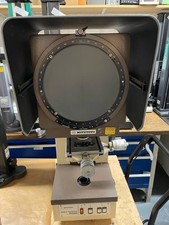 MITUTOYO PJ250 PROFILE PROJECTOR & ACCESSORIES