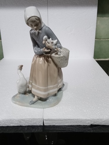 Lladro figurine woman - lladro, with