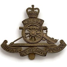 Queens Crown Royal Artillery Regiment BERET SIZE Cap Badge - Original