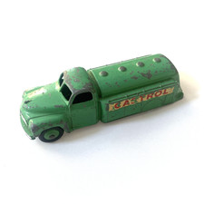 DINKY TOYS Castrol Petrol Tanker Truck Studebaker 441 Green Die-cast Model