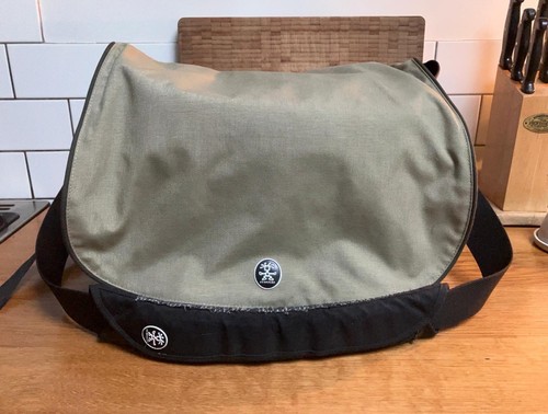 Crumpler camera bag - camera,