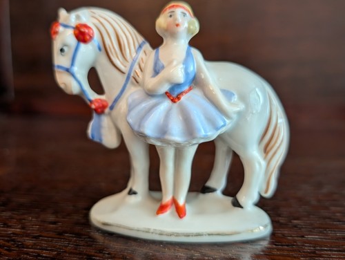 Figurine circus dancer - of,
