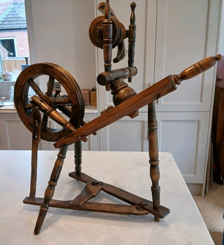 Antique spinning wheeln ash - wheeln, ash/