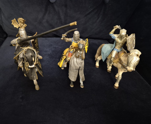 Medieval knight figures set - 3,