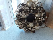 beautiful gold Christmas table centre/wreath approximately 12 jacket diameter