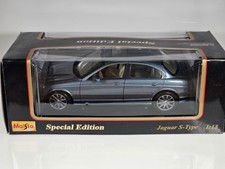 Maisto 1/18 Scale Model Car