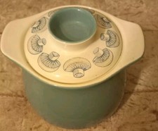 Poole Pottery casserole dish 2