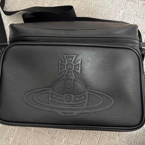 Excellent condition vivienne - excellent,