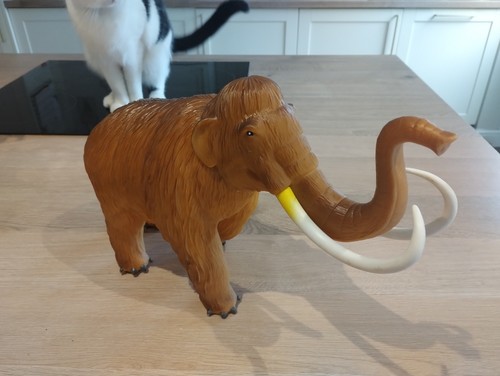 Jumbo woolly mammoth - woolly, action