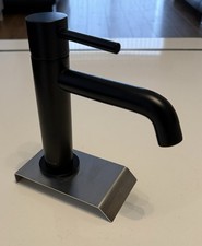 Saneux  Black Modern Basin
