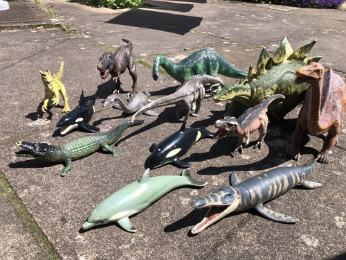 Dinosaur and sea creature - dinosaur,