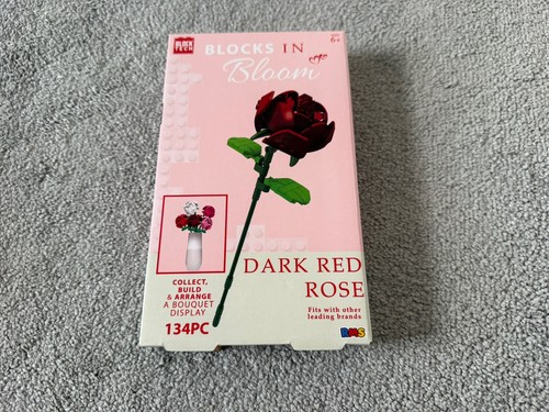 Blocks bloom dark red - in,