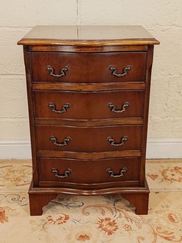 Vintage mahogany small chest - vintage,