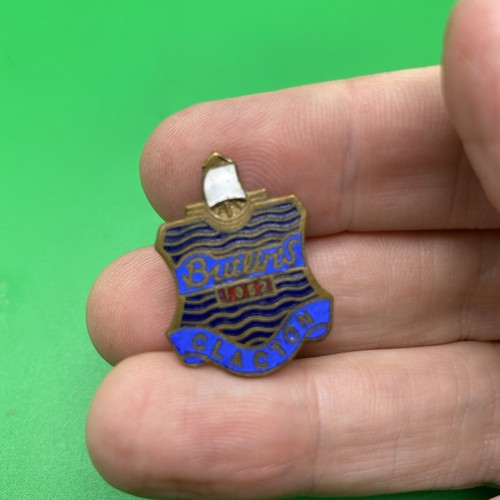 Vintage enamel badge butlins - badge,