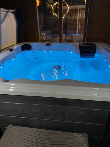 Hot tub - hot,