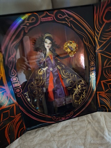 Disney store evil queen - disney,