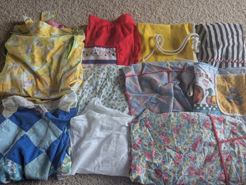 Lot vintage aprons mid - lot,