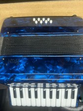 Accordion 22 Keys 8 Bass