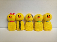 5 Little Yellow Ducks Hand