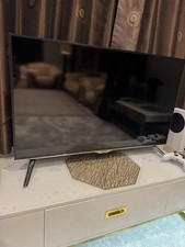 Panasonic TX 40CX400B 40-inch