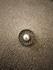 Vintage silver-toned pin brooch, white faux pearl centre, marcasite-style Detail