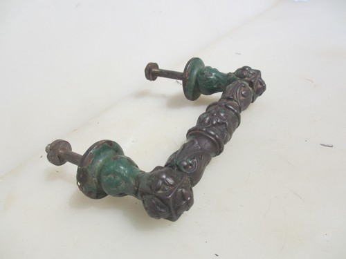 Victorian iron centre - centre, pull