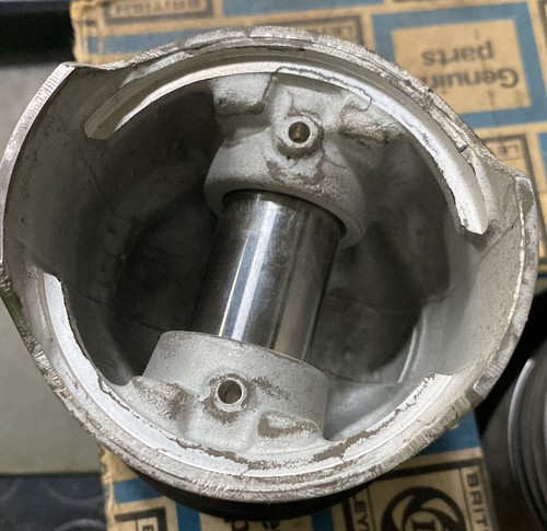 M2210 pistons set austin - ae,