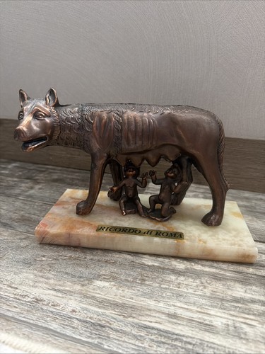 Capitoline wolf shewolf - capitoline,