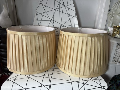 Pale gold pleated - gold, table