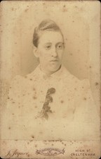 Woman Portrait Cabinet Card J.Joyner Cheltenham Photograph (577)