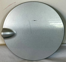 6M51-A405A02-AA FORD FOCUS (2008-2011) PETROL FUEL CAP FLAP MOON DUST SILVER