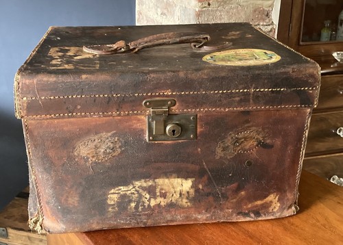 Antique leather travelling - antique,