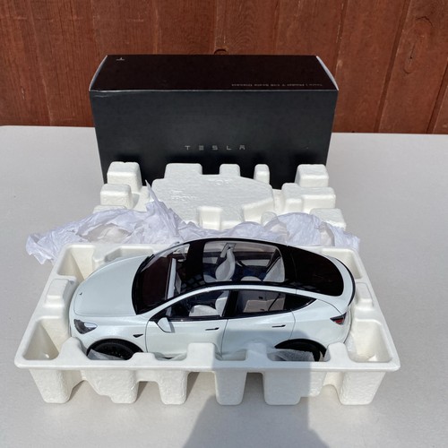 Tesla scale model y white - model,