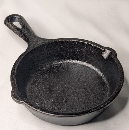 Lodge mini cast - lodge, iron