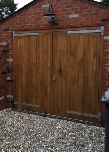 Oak curve top wooden garage - oak,