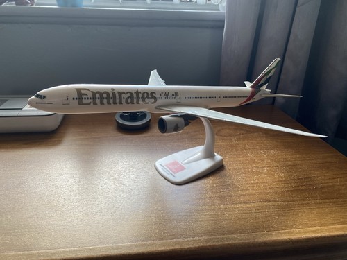 Emirates boeing 777 300er - emirates,