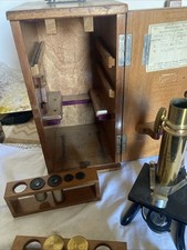 ANTIQUE CASED LEITZ WETZLAR LACQUERED BRASS MICROSCOPE AND LENSES - 110400