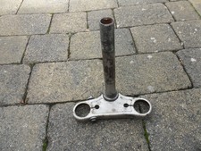 DERBI BOTTOM YOKE CLAMP FORKS