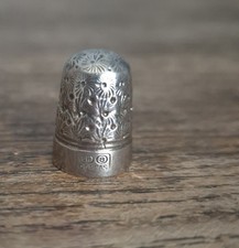  THIMBLE  Swirling Daisy