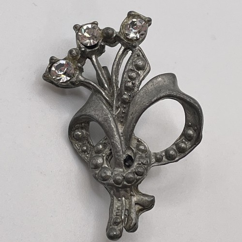Brooch pin vintage flower - pin,