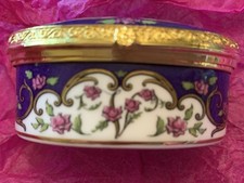 Royal Trust  Collection Queen Victoria Pill Box Bone China Finished in 22ct Gold