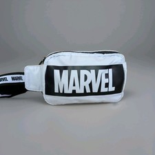 Disney Shop Marvel Pouch Zip