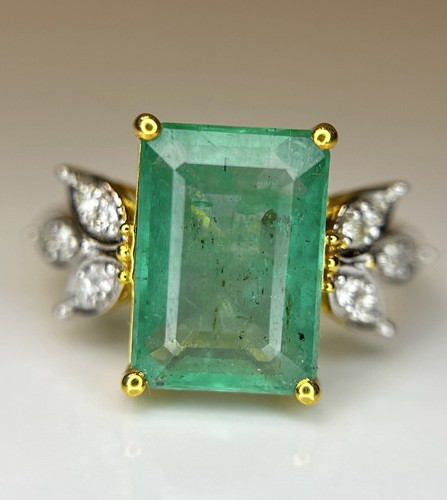 Beautiful natural emerald 32 - natural,